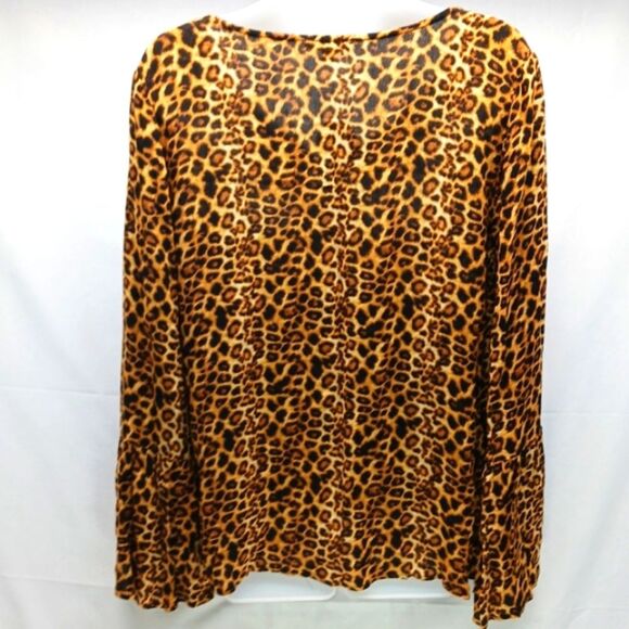 NWT Oddi Cheetah Print V- Neck Bell Sleeved 100% Rayon Boho Contemporary Blouse - Picture 3 of 14
